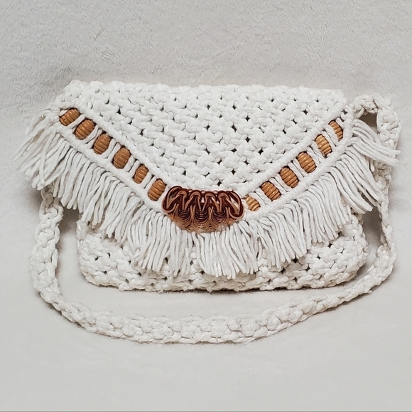 VINTAGE 60s Large White Crochet Wooden Beaded Whicker Eye Fringe Crossbody Purse - Picture 6 of 16